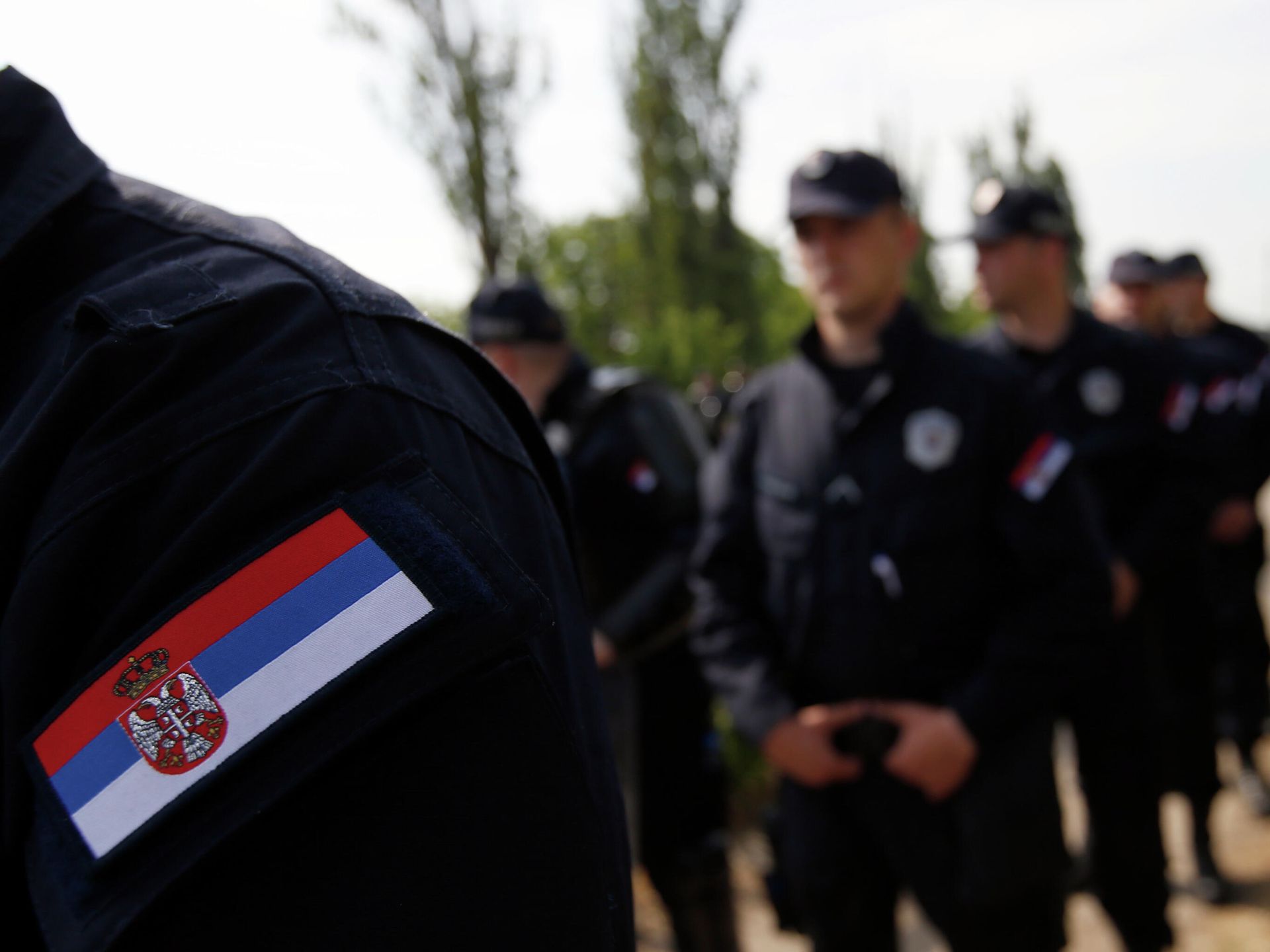 В Белграде несовершеннолетний напал на жандарма у посольства Израиля