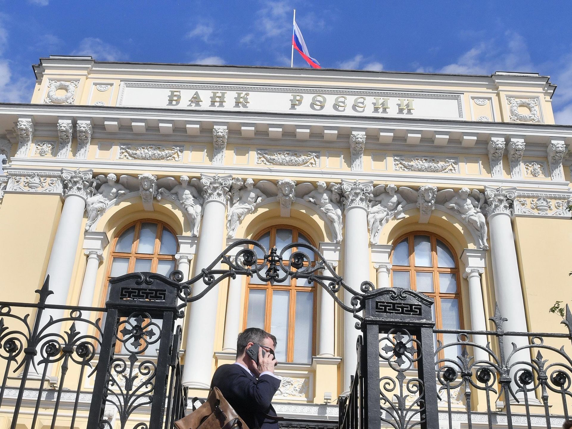 Выдача ипотеки в России в сентябре достигла максимума за год