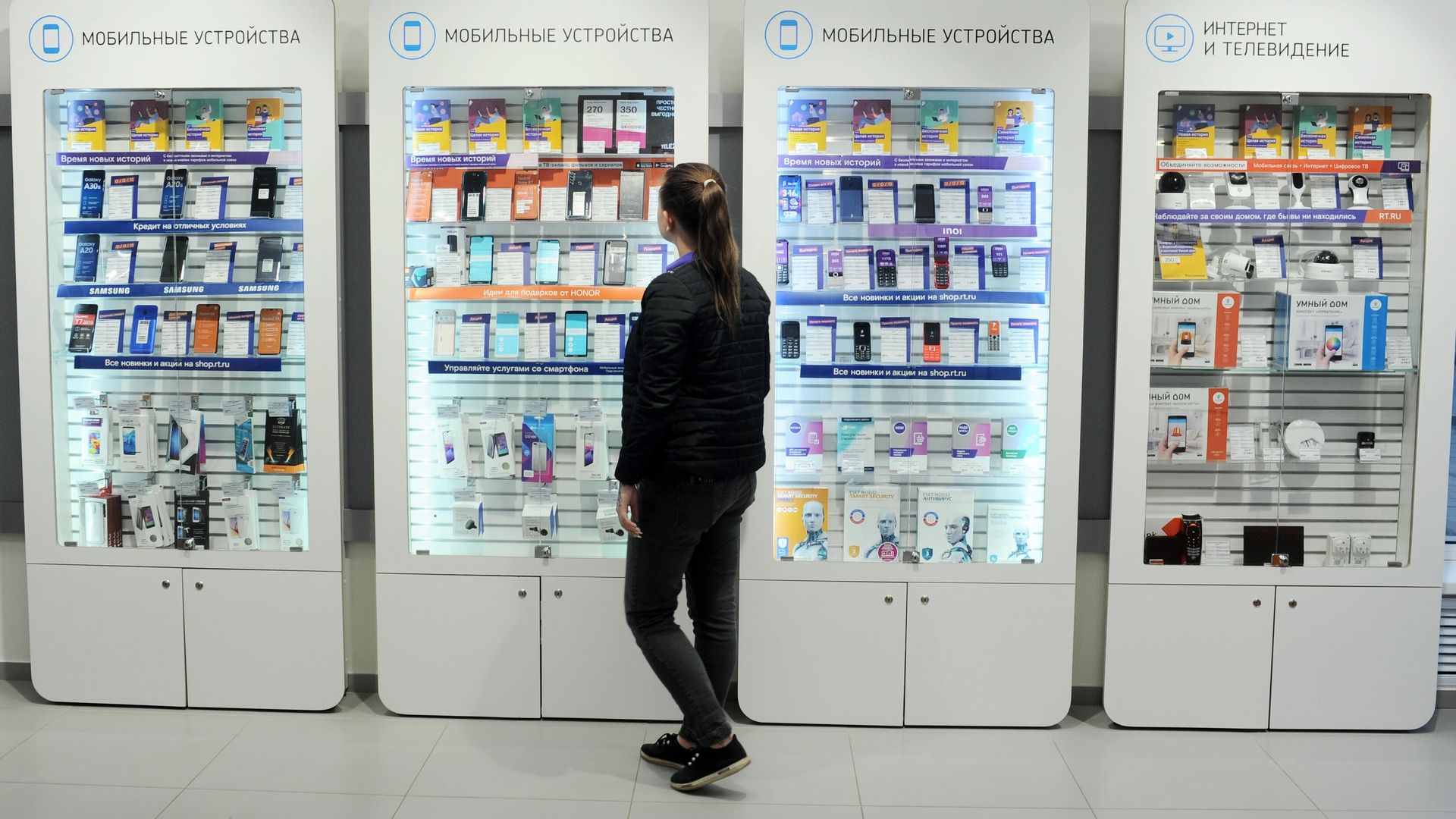 Мировые поставки смартфонов упали на 22% из-за дефицита памяти