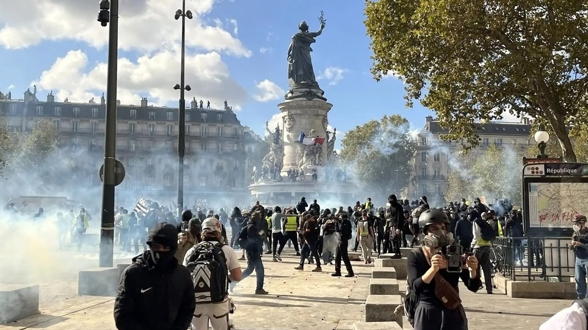 Во Франции на фоне массовых протестов задержали более 270 человек