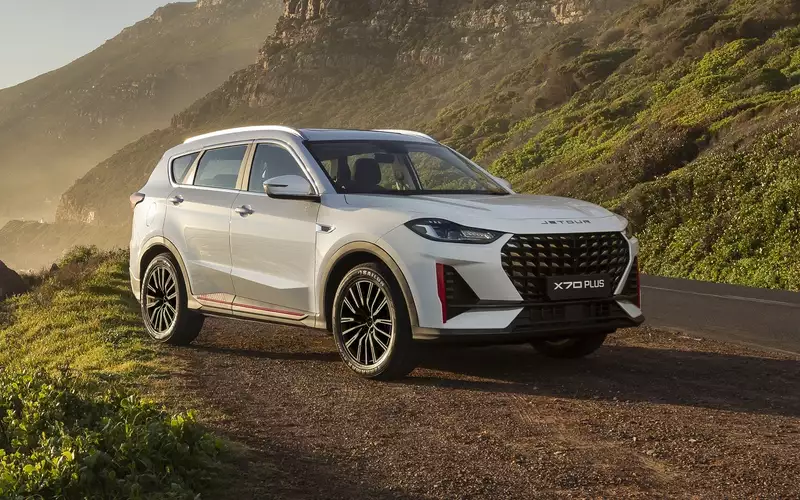Jetour X70 Plus: большой семейный кроссовер с тремя рядами сидений