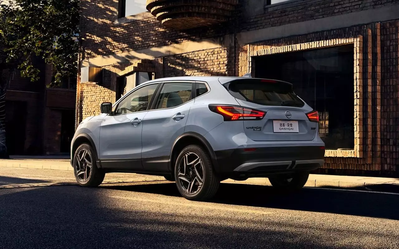 Продажи Nissan Qashqai возобновились в России: цены начинаются от 1,8 млн рублей