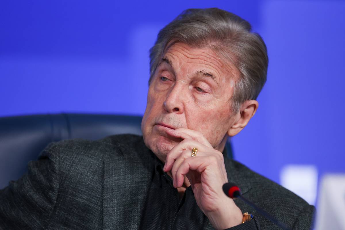 Лев Лещенко заявил, что хорошо себя чувствует и продолжает выступать