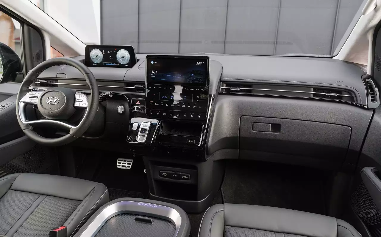 Новые Hyundai Staria 2026 года появились в России по цене от 6,39 млн рублей