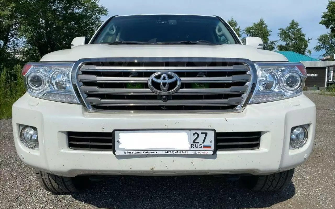 В Хабаровске продают Toyota Land Cruiser 200 с пробегом 2700 км