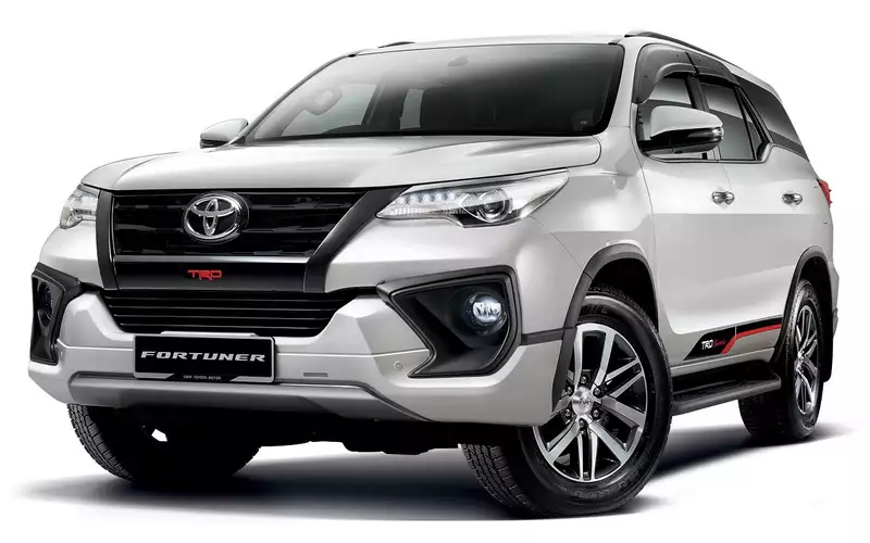 Новые Toyota Fortuner из ОАЭ продают в России от 4,47 млн рублей