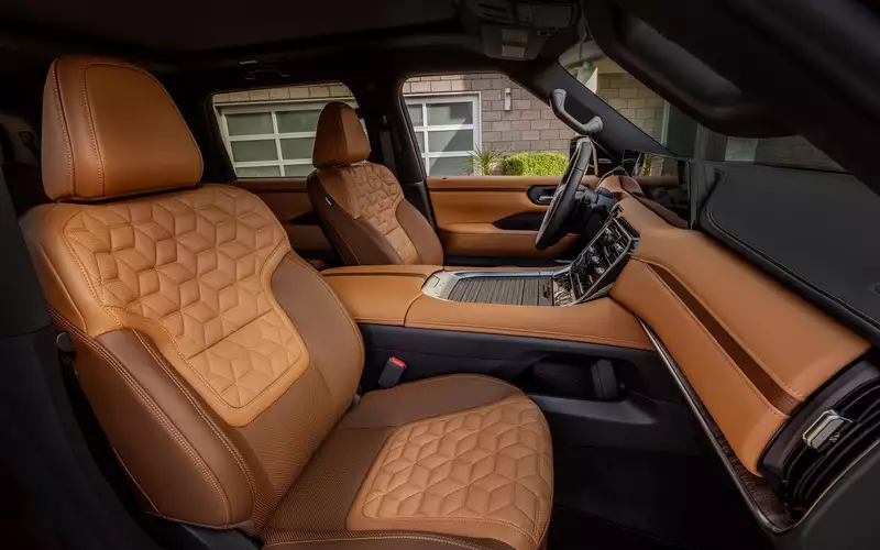 Nissan Armada 2026 появился в продаже в Москве по цене до 18 млн рублей