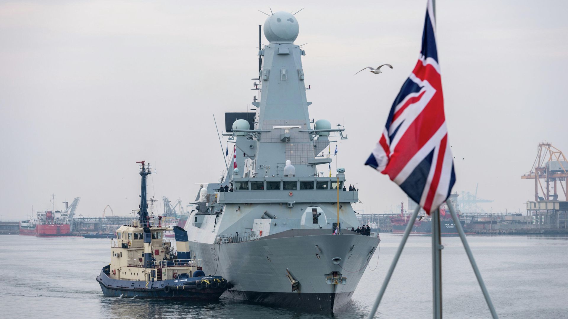 Единственный британский ледокол HMS Protector вернулся в порт из-за неисправности двигателя