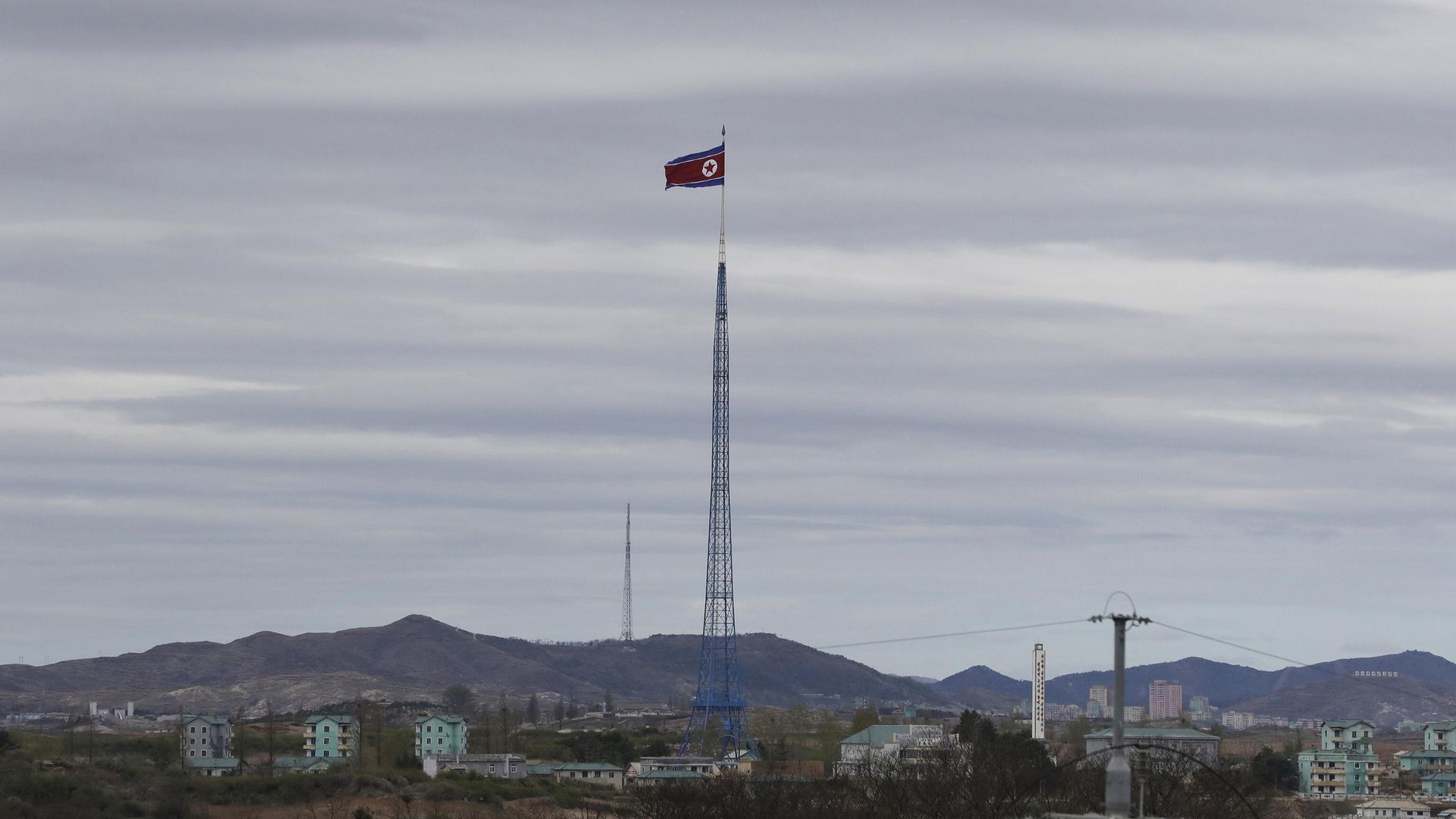 КНДР приведет в готовность военные средства и громкоговорители у границы с Южной Кореей