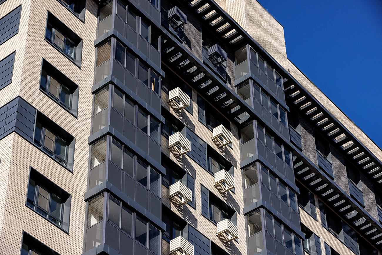 ФАС начала штрафовать за недопуск операторов связи в многоквартирные дома