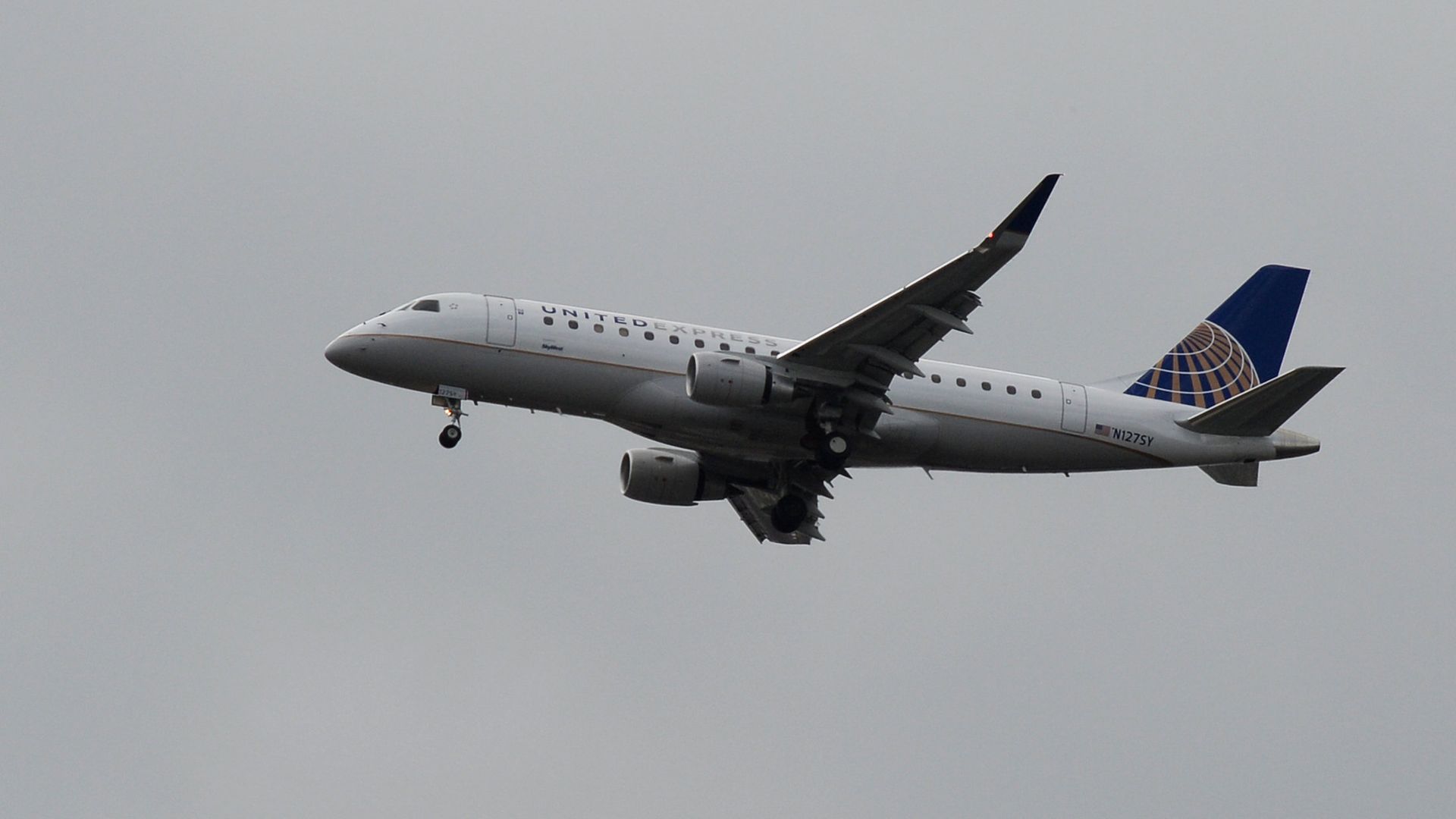 Самолет United Airlines подал сигнал бедствия над Атлантикой