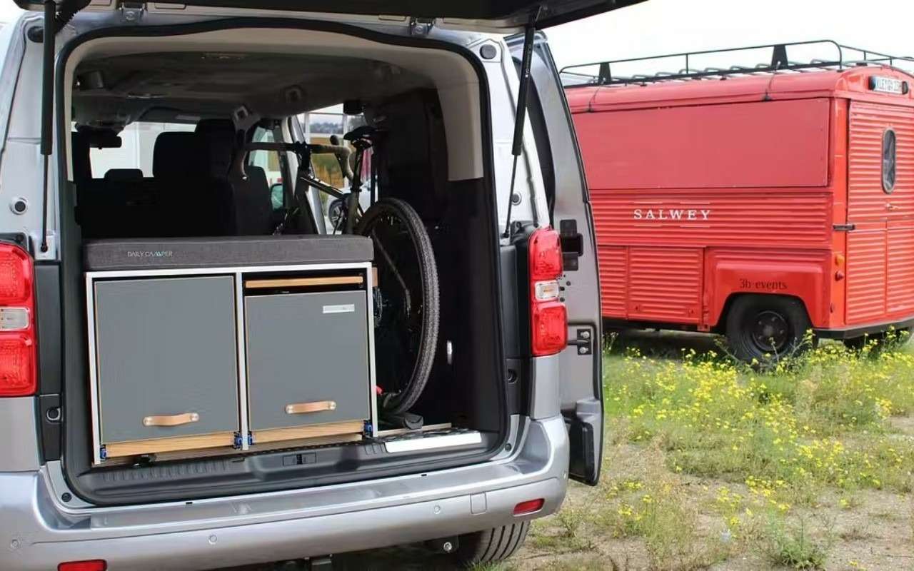 Компактный кемпер Dailycamper Van на базе Opel Zafira