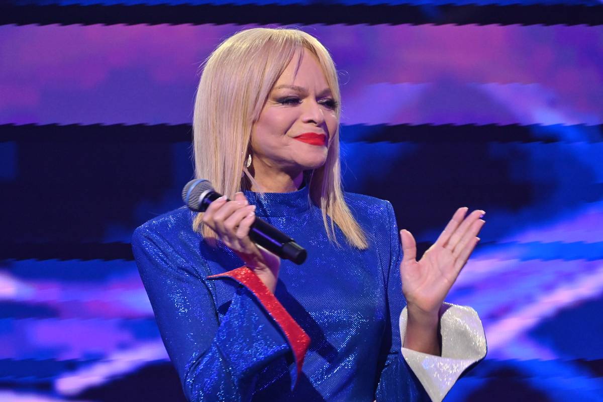 Лариса Долина подала иск из-за рекламы магазина, связанного с мошенничеством