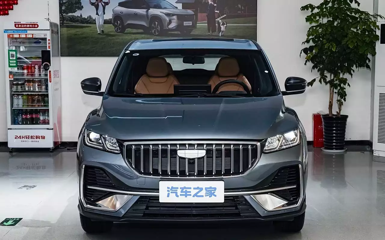 Geely обновит кроссовер Binyue — аналог российского Coolray