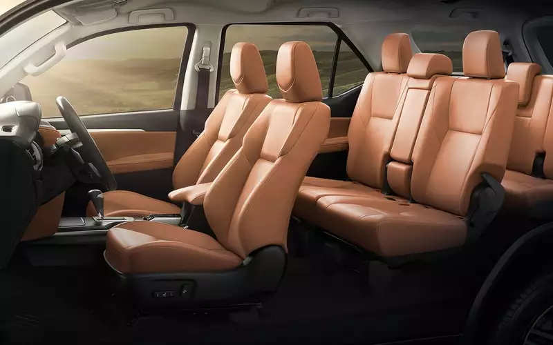 Новые Toyota Fortuner из ОАЭ продают в России от 4,47 млн рублей