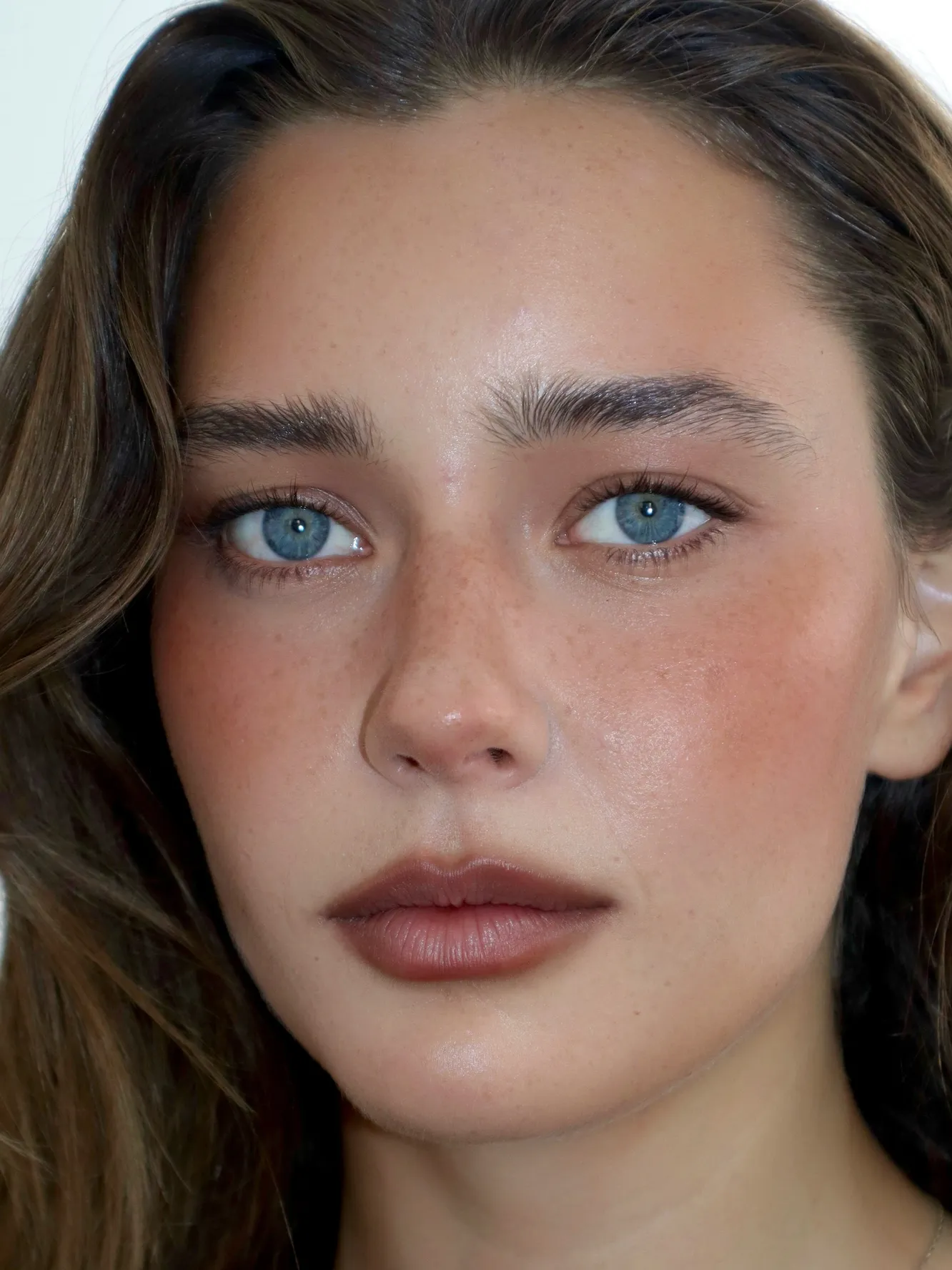 Blurred lips: как сделать макияж губ с мягким контуром