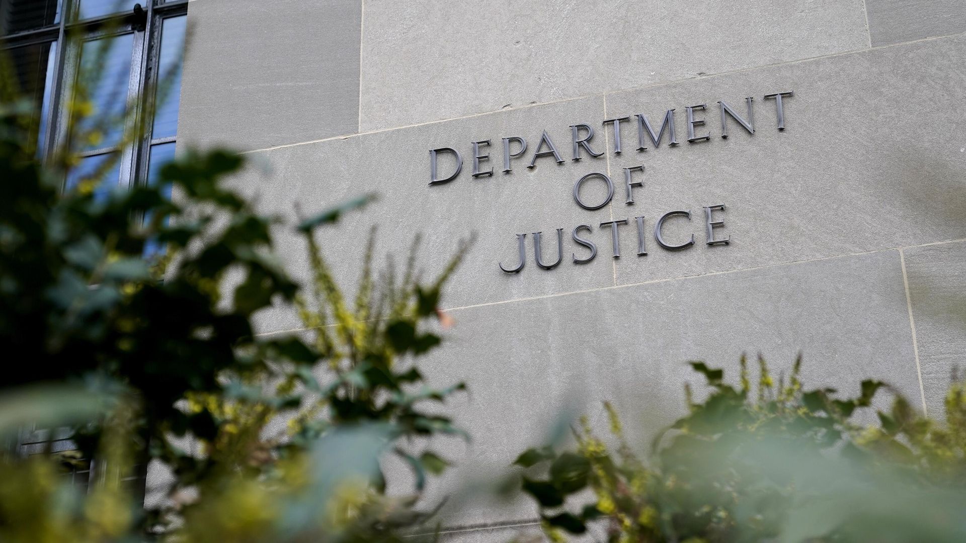WSJ: власти США проверяют основания для лишения гражданства Ильхан Омар