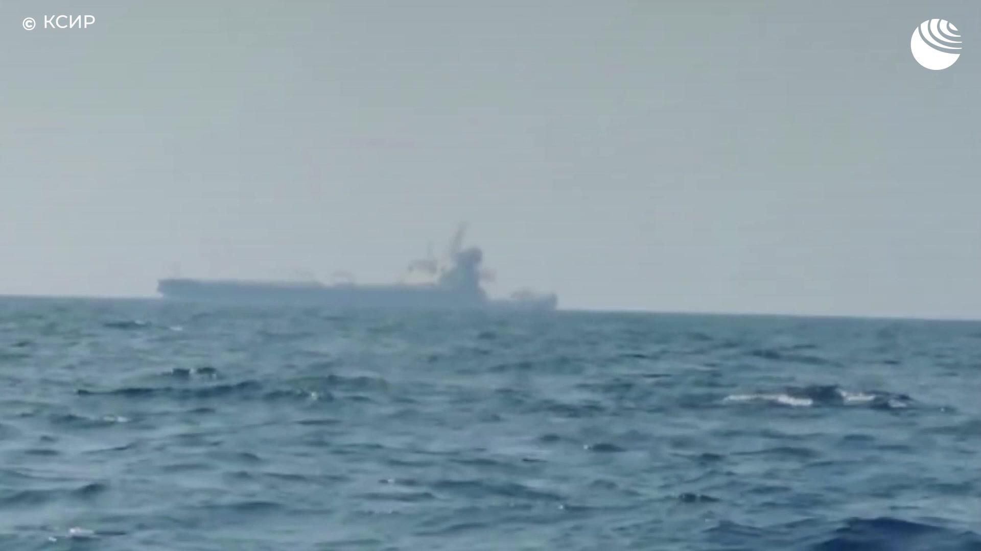 КСИР сообщил о подрыве супертанкера на мине в Ормузском проливе