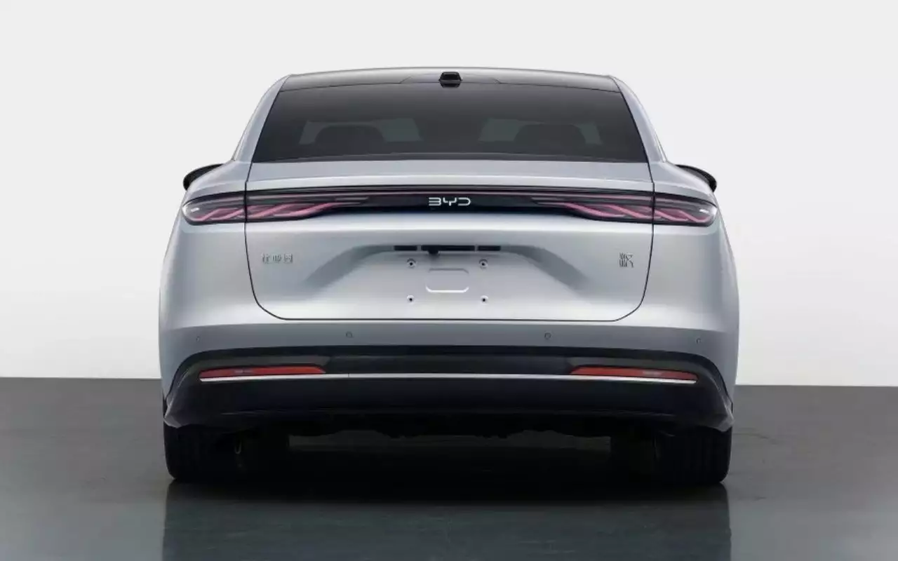 Новый BYD Han получил радикально переработанный дизайн и до 707 л.с.