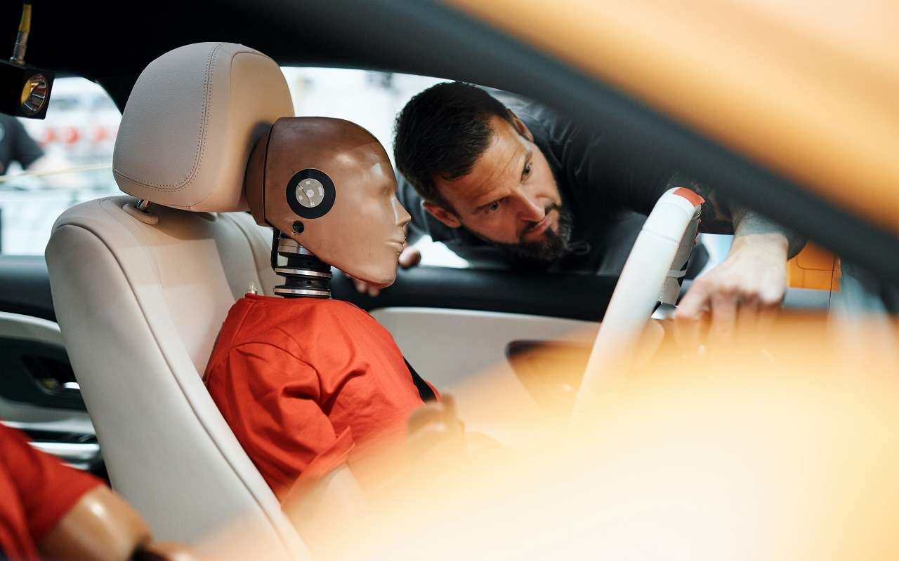 Mercedes-Benz провела краш-тест с участием бензинового и электрического CLA