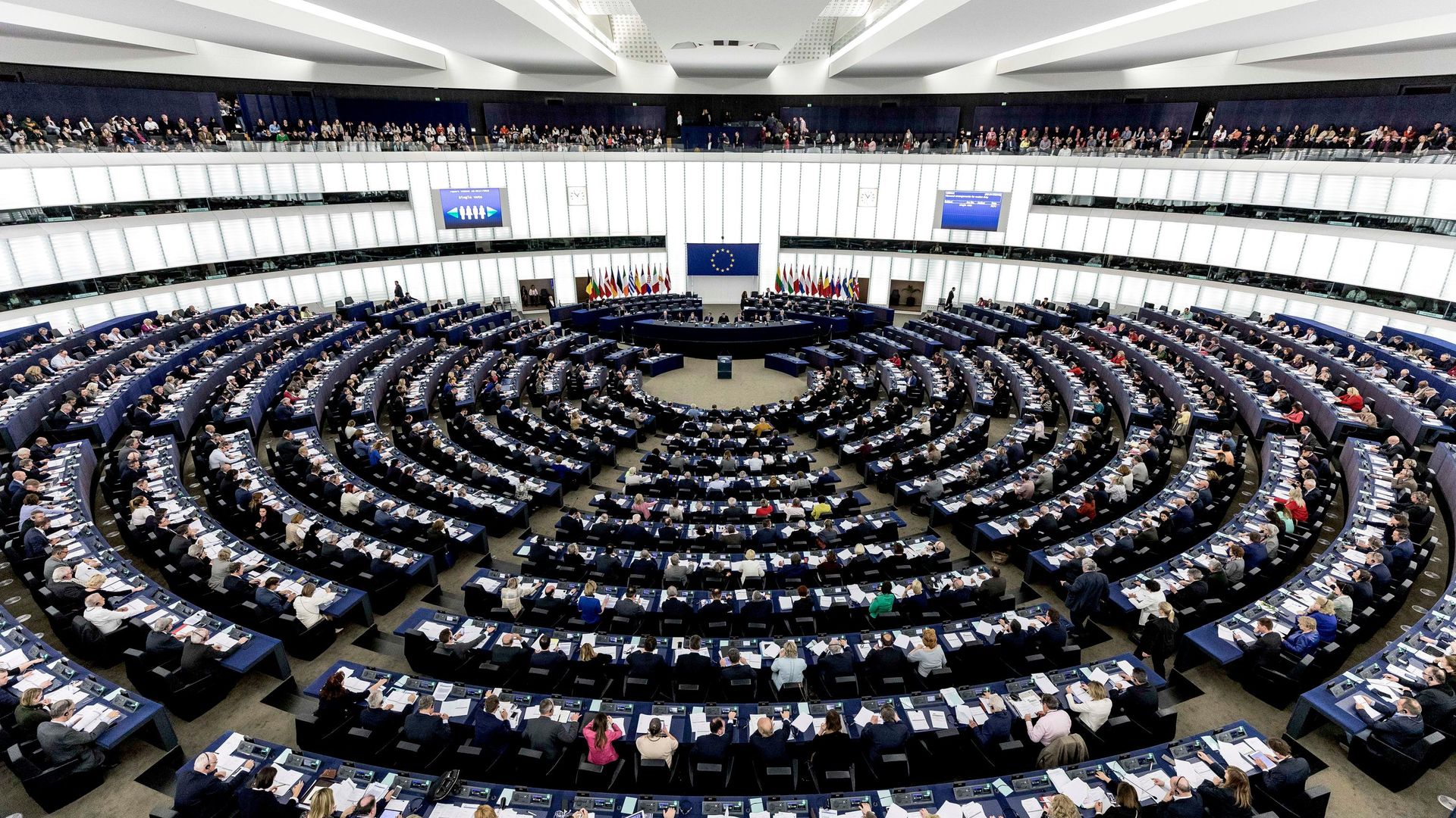 Депутат Европарламента призвал прекратить выдачу всех виз гражданам России