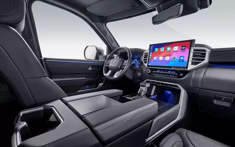 Новая Toyota Sequoia в России стоит от 11,8 млн рублей