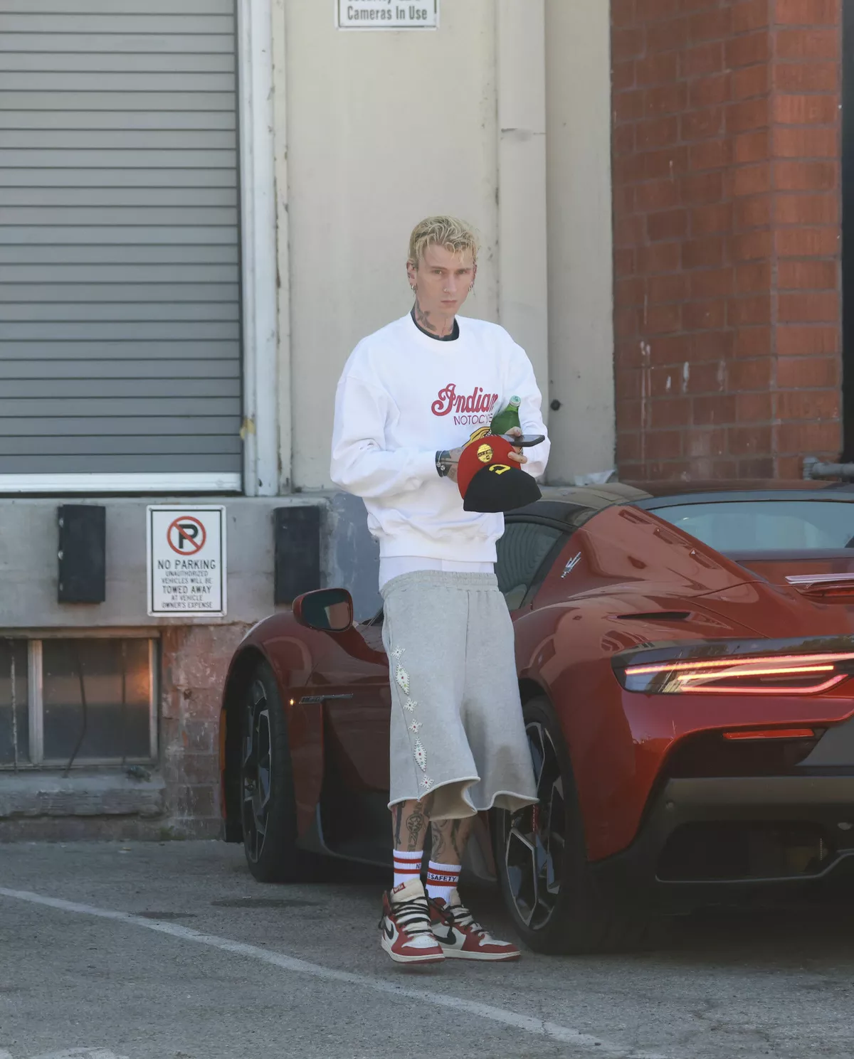 Дакоту Джонсон и Machine Gun Kelly заметили на совместном ужине в Лос‑Анджелесе