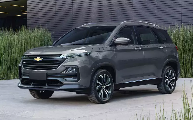 Chevrolet Captiva из ОАЭ добралась до России: цены начинаются от 2,55 млн рублей