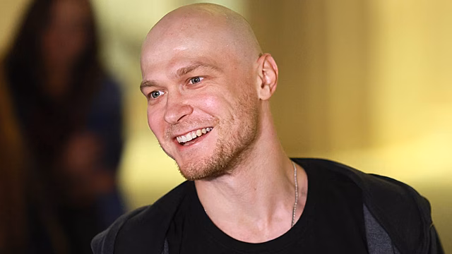 Оливер Мара заменит Юру Борисова в спектакле «Гамлет» МХТ