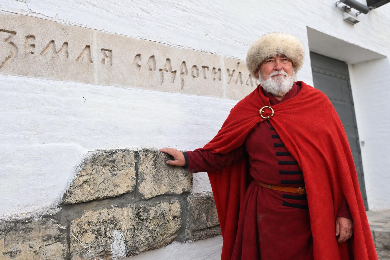 Камни из Ивановского канала нашли в основании памятника Дмитрию Донскому