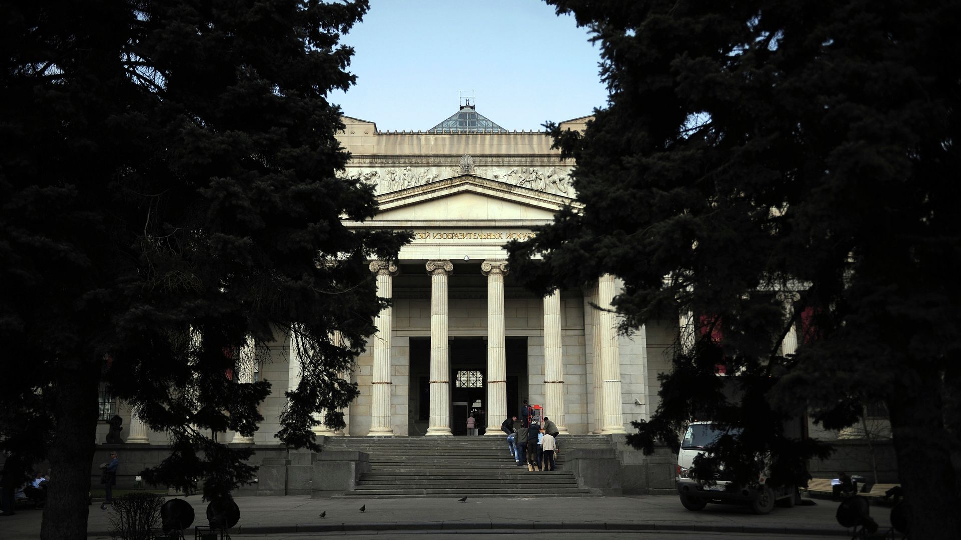 Пушкинский музей в Москве эвакуировали после срабатывания пожарной сигнализации