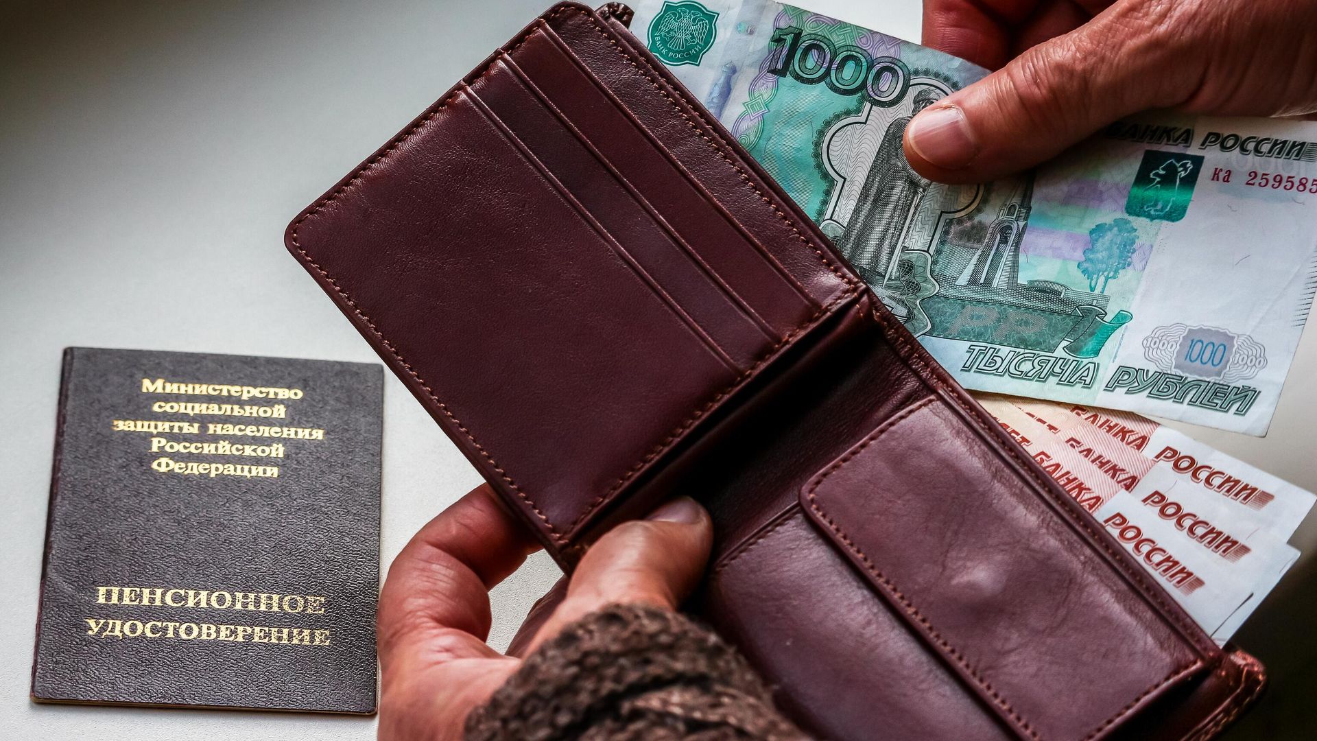 Пенсии за январь 2027 года выплатят досрочно в декабре