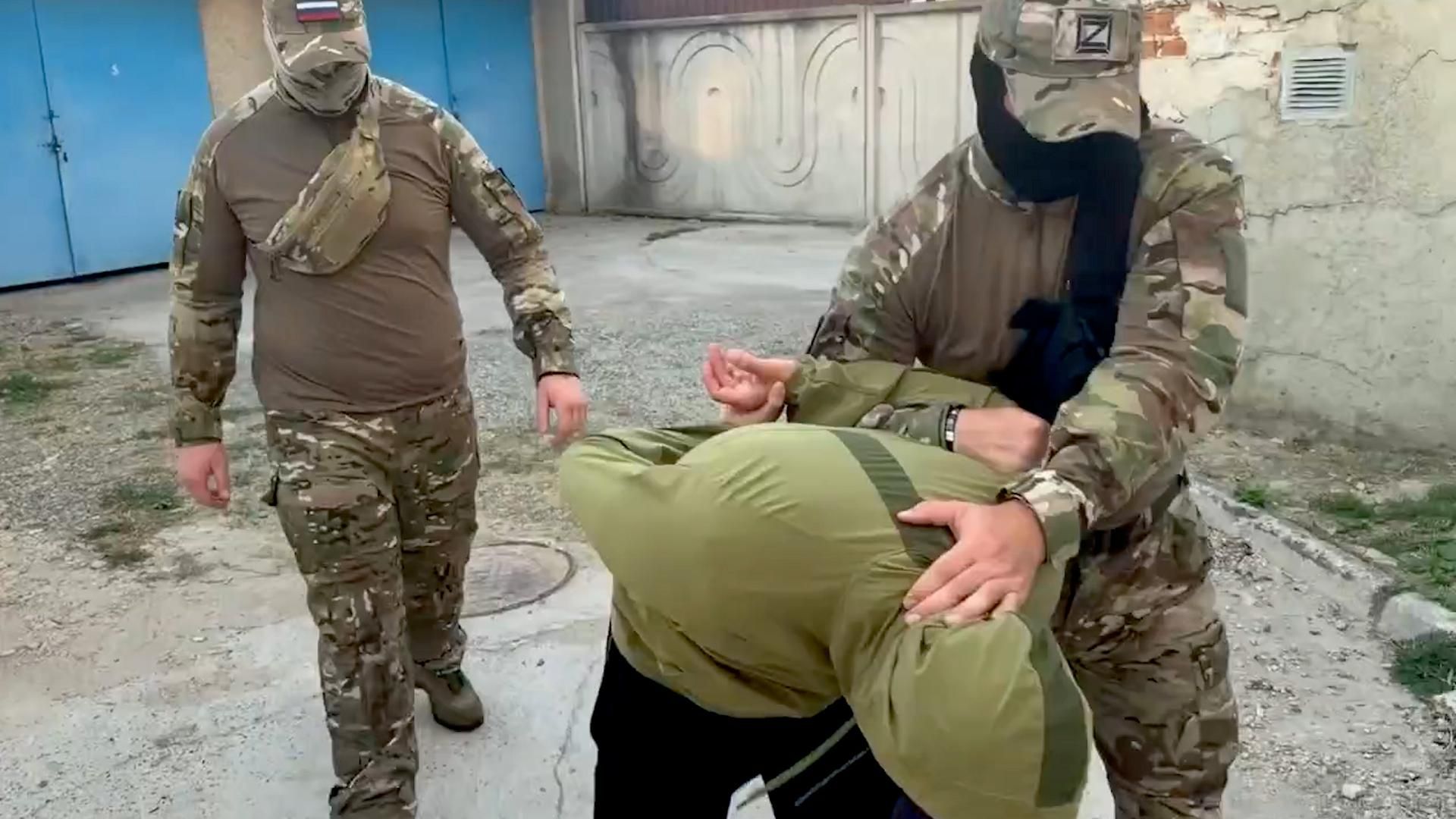 В Приморье задержали 22-летнюю женщину по делу о госизмене