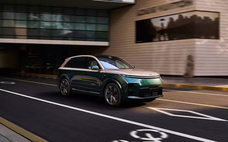 Li Auto раскрыла цены на флагманский гибридный кроссовер Li L8 в России