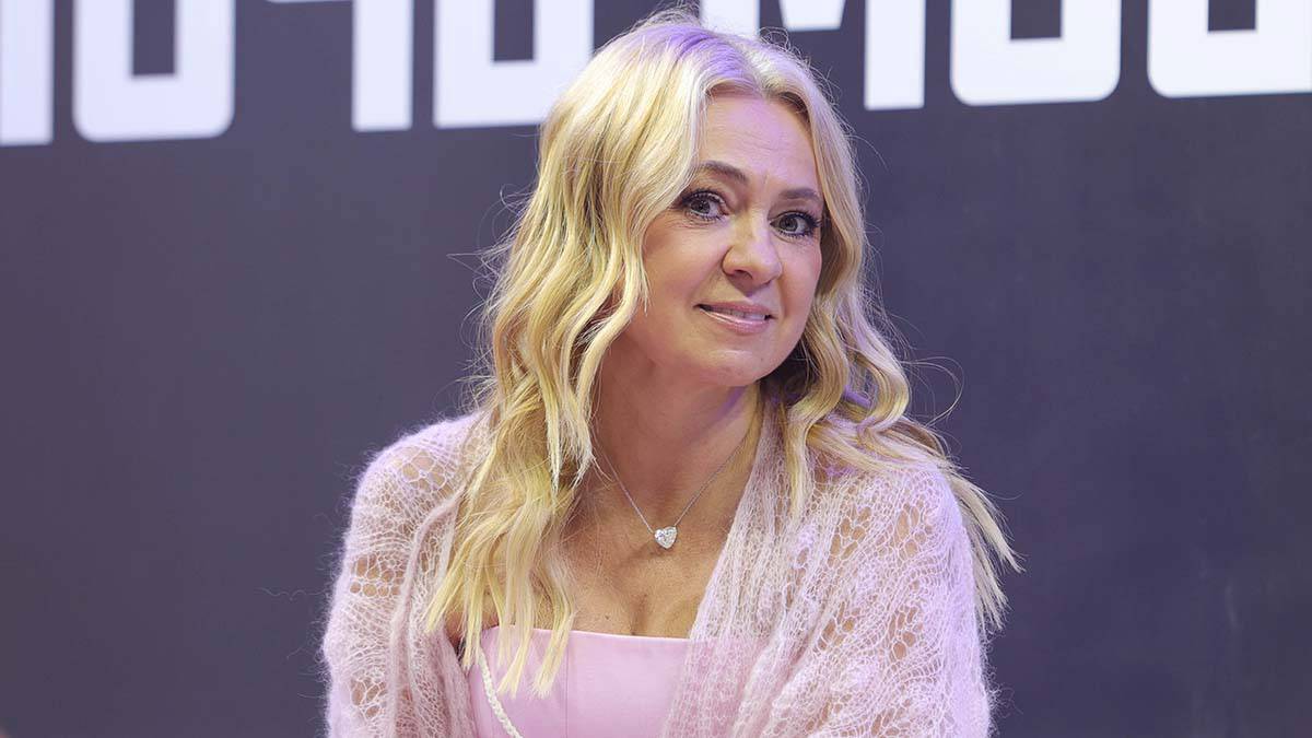 Яна Рудковская рассказала о дорогом постельном белье и сне с мужем