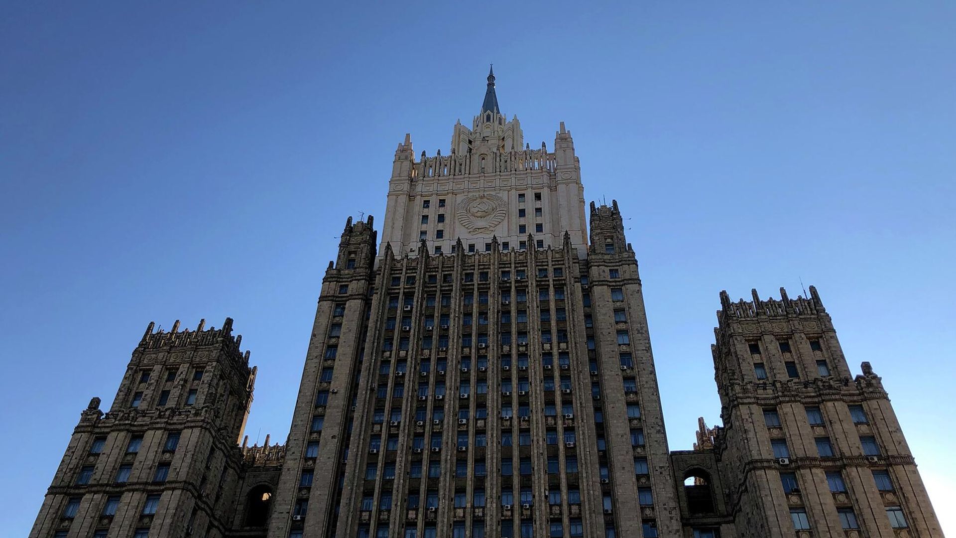 Песков сообщил о возможности трехсторонней встречи России, США и Китая