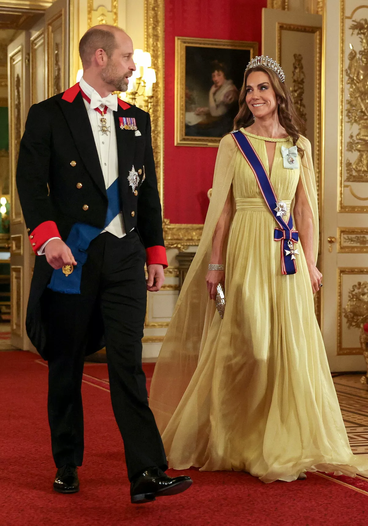 Кейт Миддлтон выбрала жёлтое платье Elie Saab для банкета в честь султана Омана