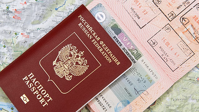 Кипр начал выдавать россиянам рукописные визы из-за технического сбоя