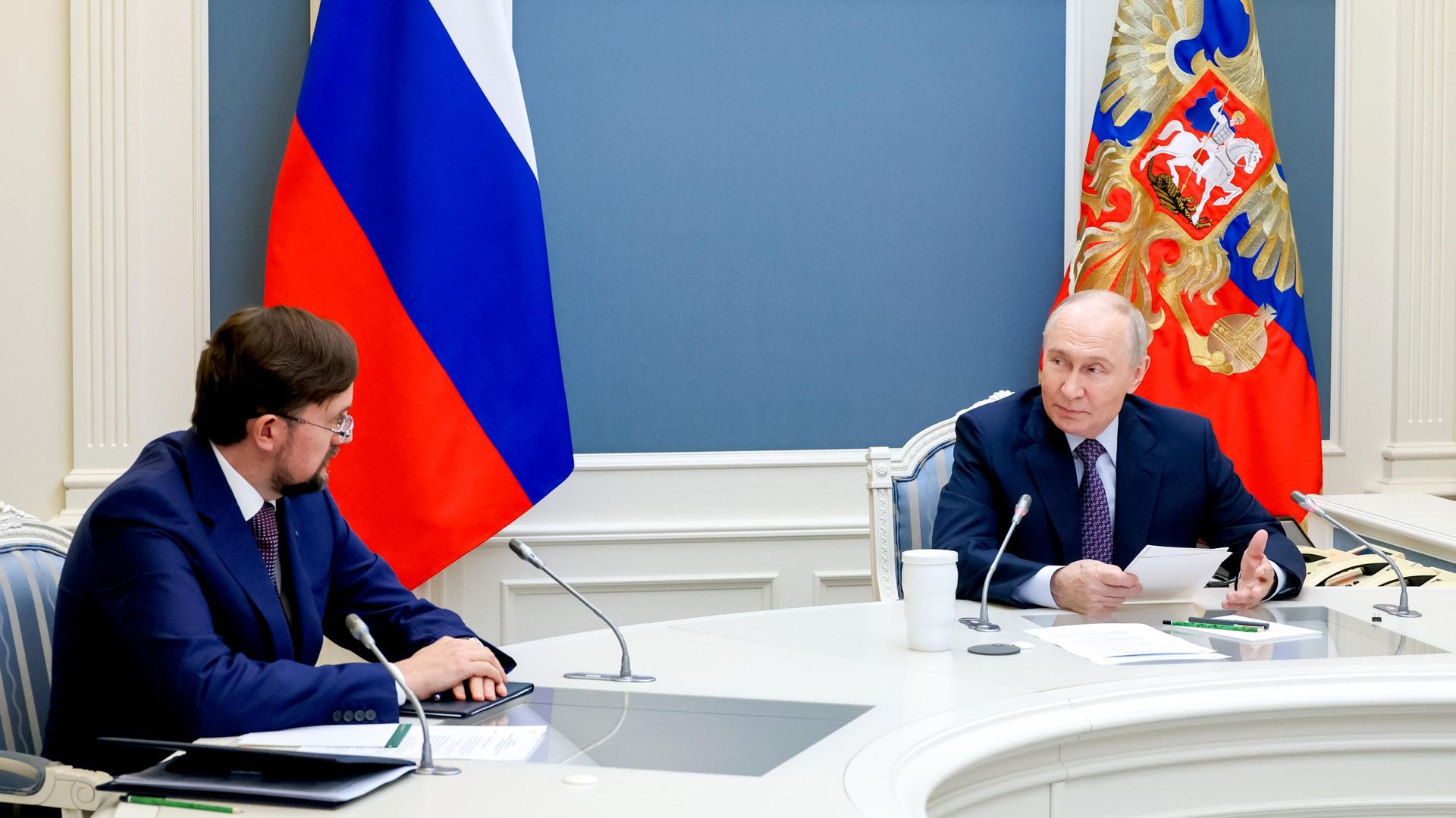 Путин призвал быстрее устранить барьеры в электронной торговле