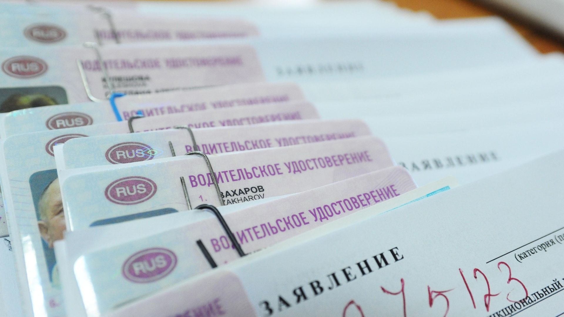Правительство одобрило повышение штрафов за езду без прав