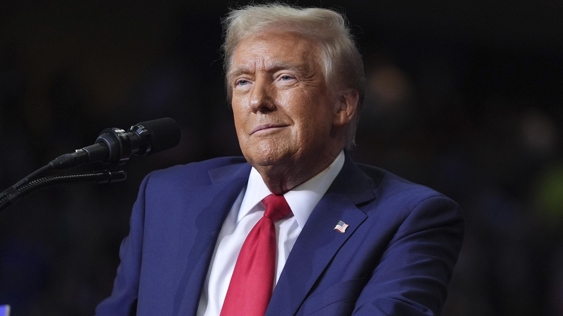 Трамп заявил, что не доверяет никому в политике