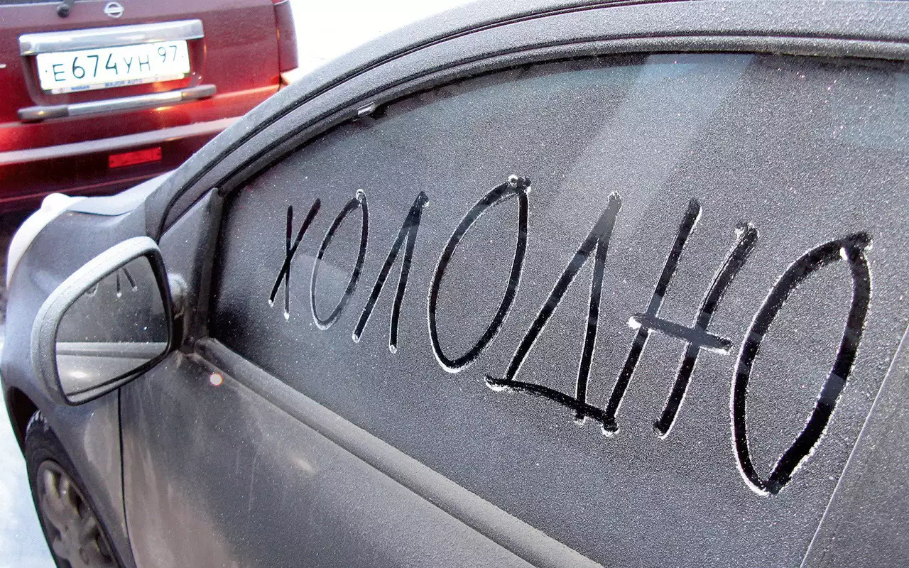 Три средства для очистки кондиционера автомобиля до 700 рублей