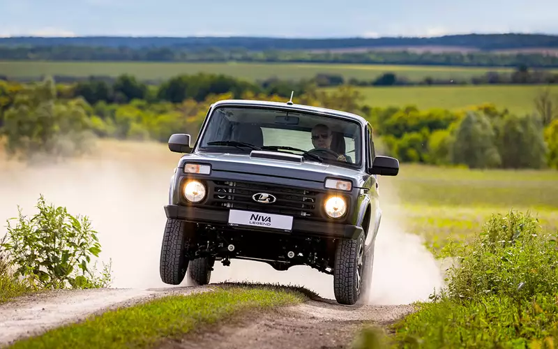 Трёхдверная Lada Niva получила новый двигатель и заметно обновилась