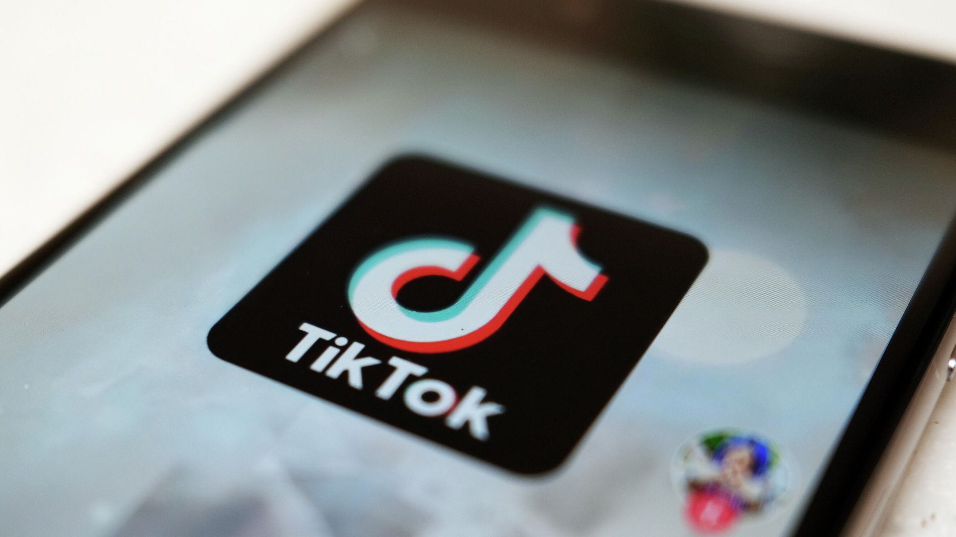 Министр обороны Бельгии призвал ЕС обсудить меры против TikTok