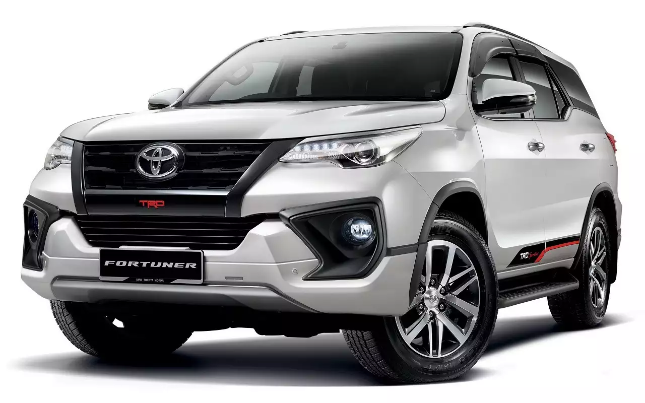 Новые Toyota Fortuner из ОАЭ продают в России от 4,47 млн рублей