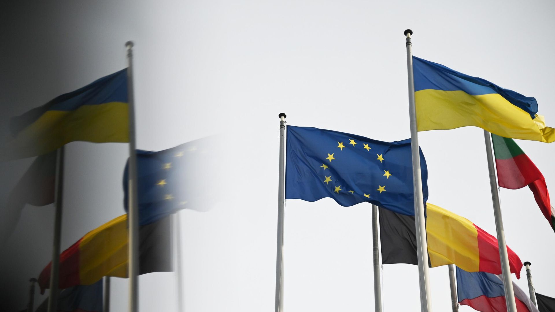 ЕС поручил Еврокомиссии найти средства для покрытия дефицита Украины в 2027 году