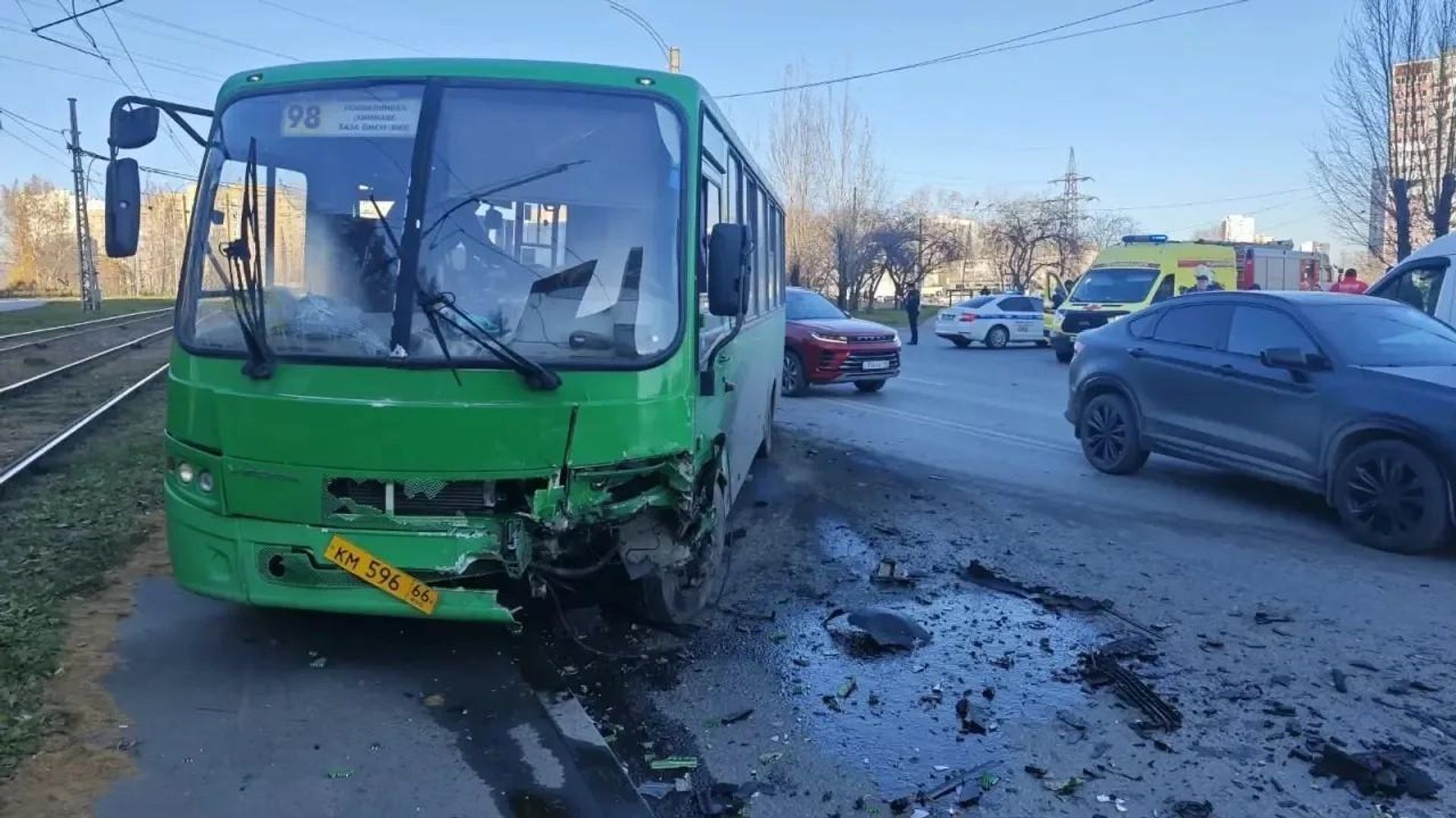 В Екатеринбурге при столкновении автобуса и Skoda погиб водитель автомобиля
