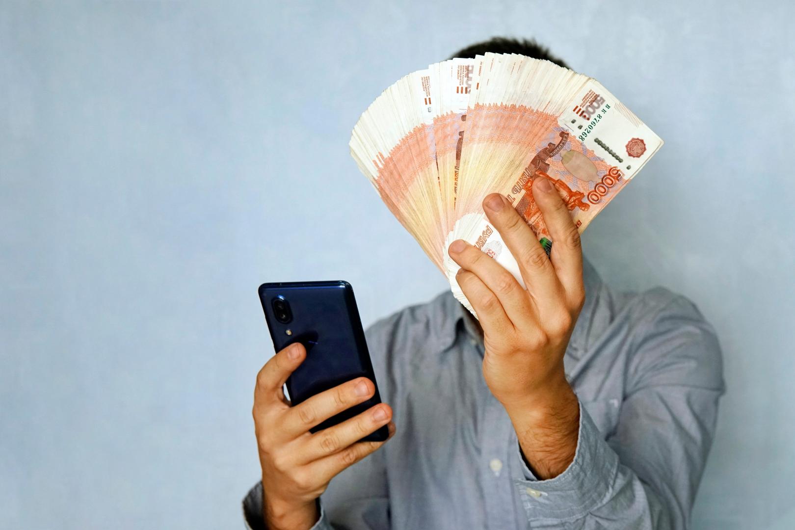 Для 46% работающих россиян рост дохода важнее повышения в должности