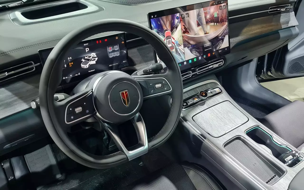 Обновлённый Hongqi H5 получил новый интерьер и подорожал на 5%