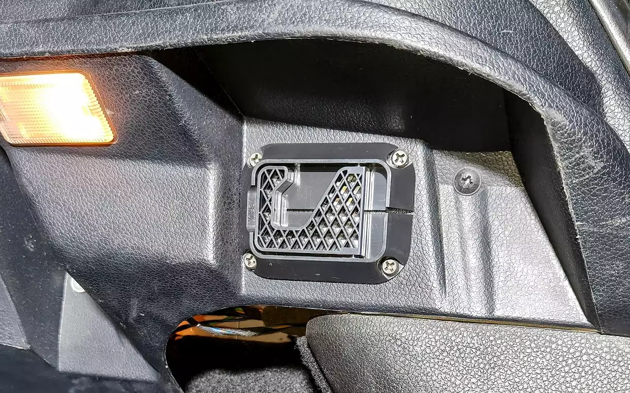 Как добавить крючки для сумок в багажник Ford Fiesta